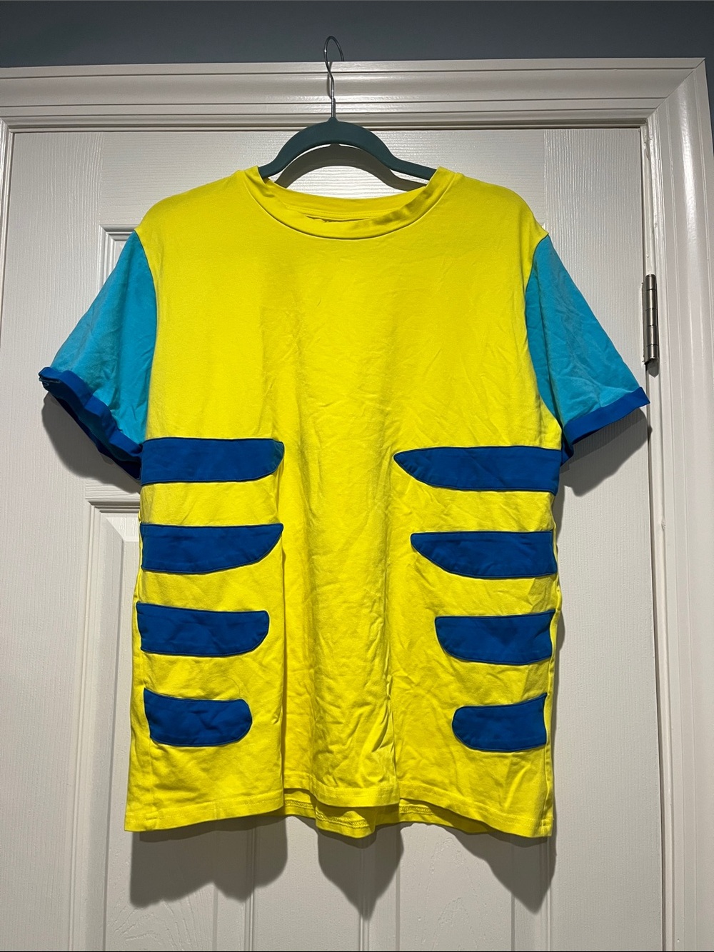 Taylor Joelle Adult Flounder Yellow & Blue Graphic Tee size L - Disney